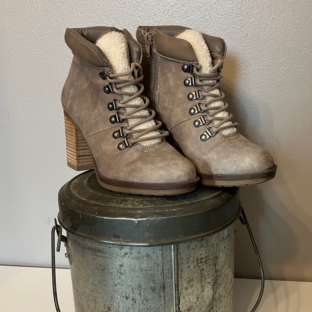 Kensie Taupe Lace-Up Boots with side zippers and a fur tongue. Regular lining.